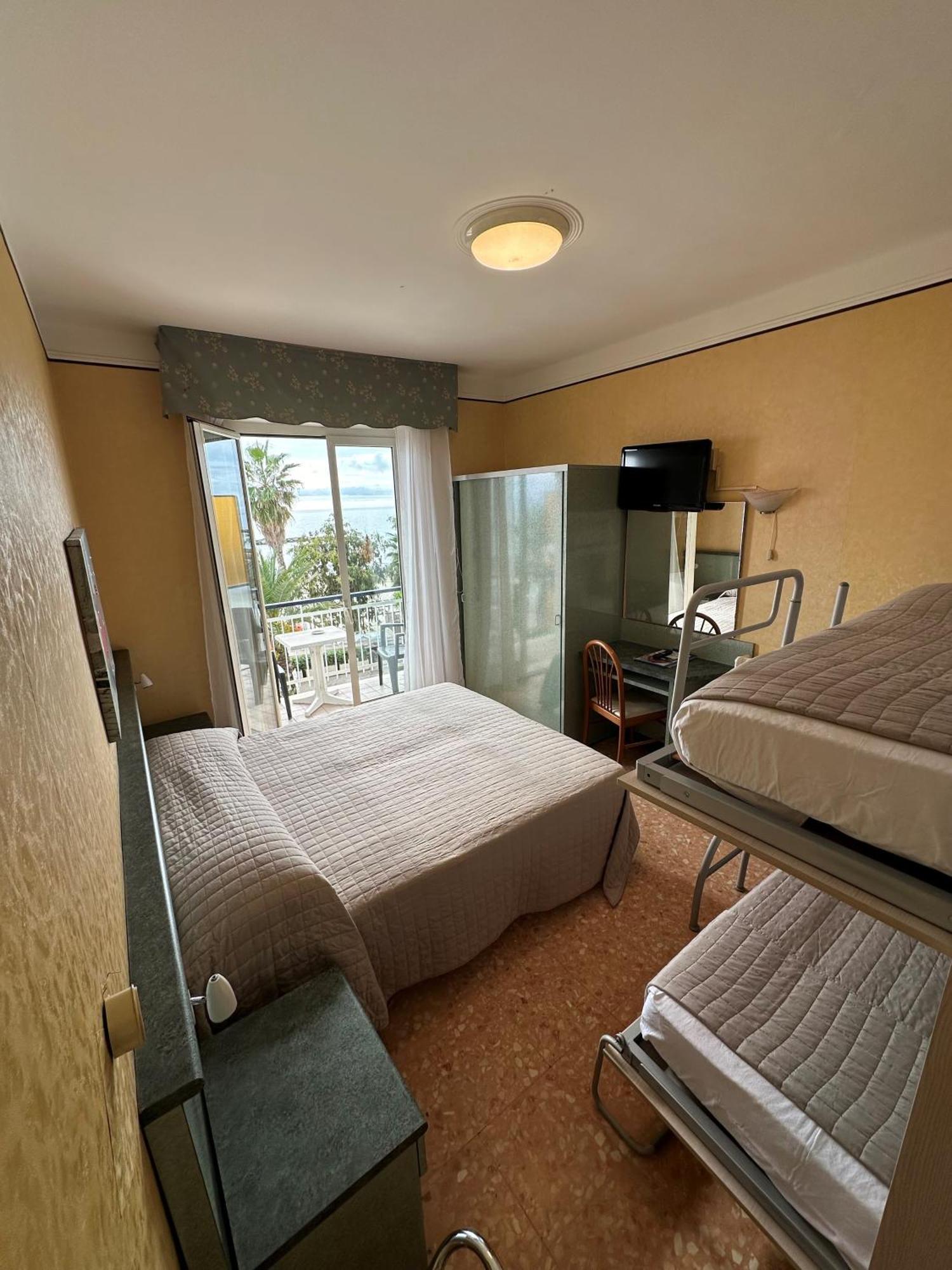 Hotel Svizzera Arma di Taggia Esterno foto