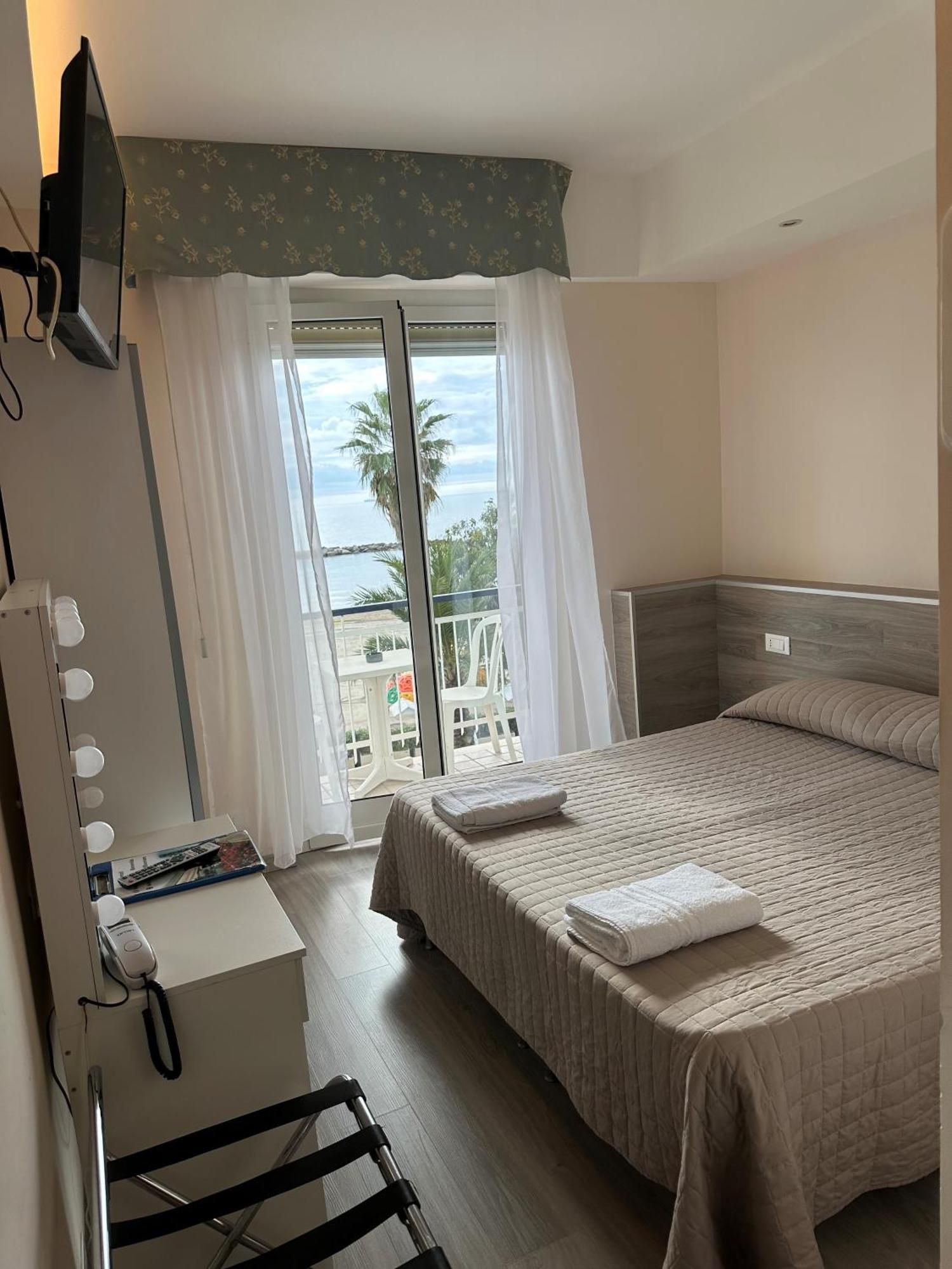 Hotel Svizzera Arma di Taggia Esterno foto