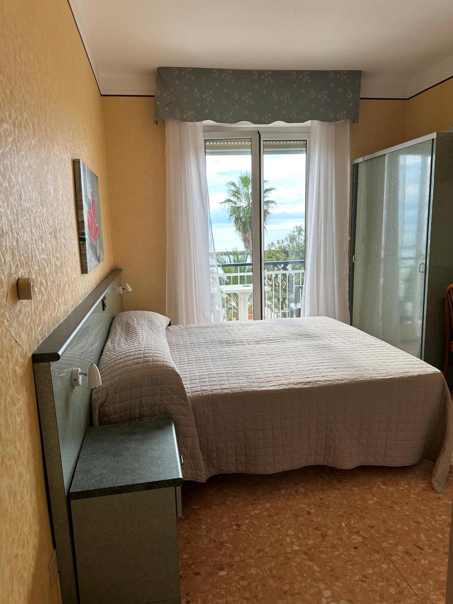 Hotel Svizzera Arma di Taggia Esterno foto