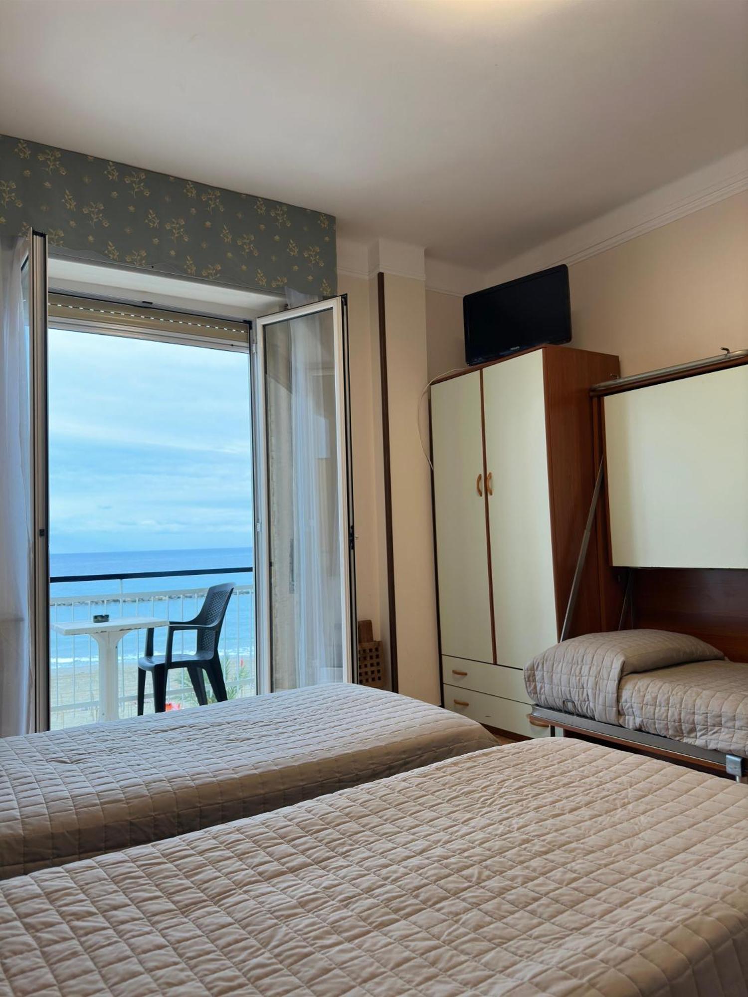 Hotel Svizzera Arma di Taggia Esterno foto