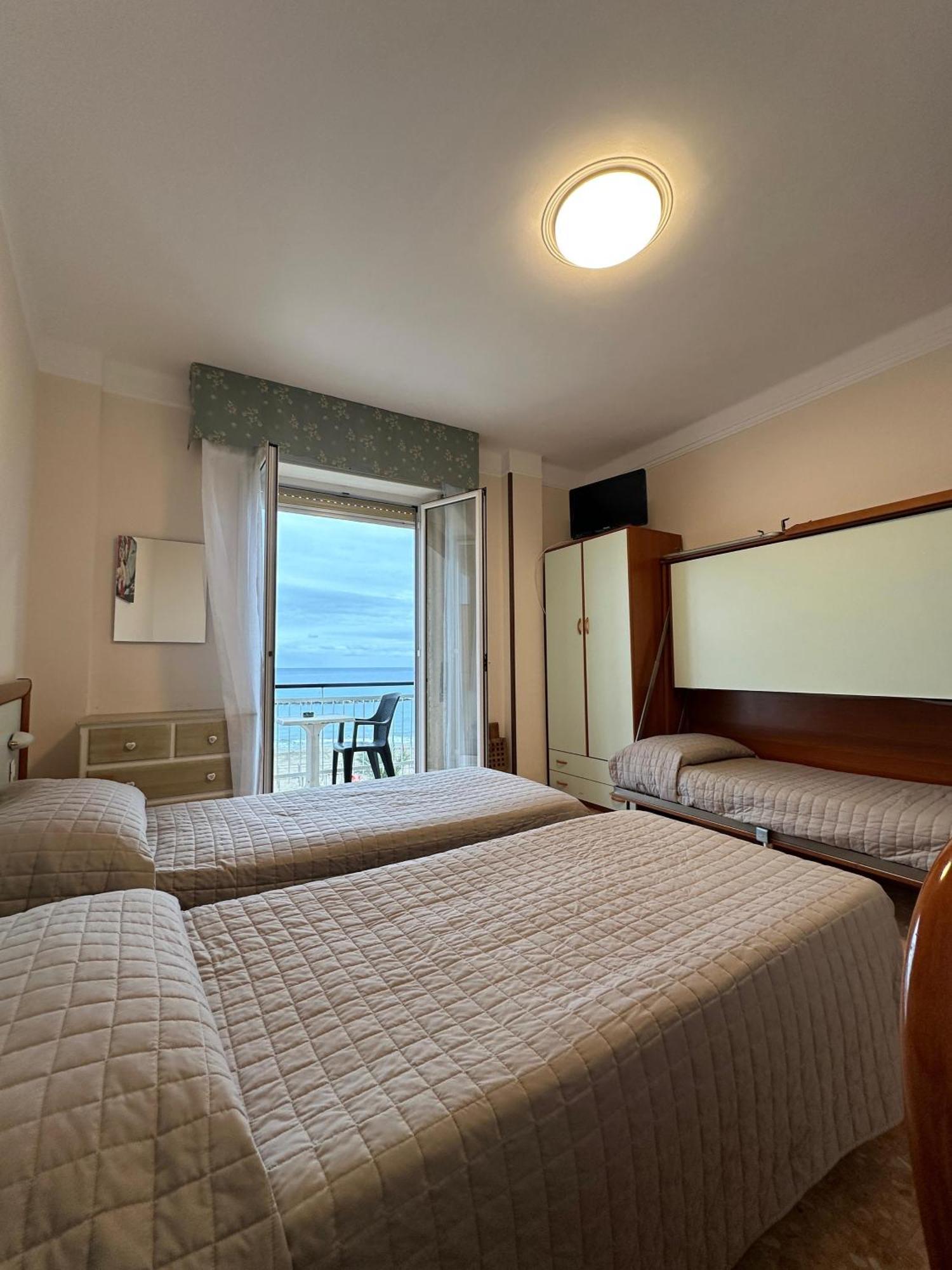 Hotel Svizzera Arma di Taggia Esterno foto